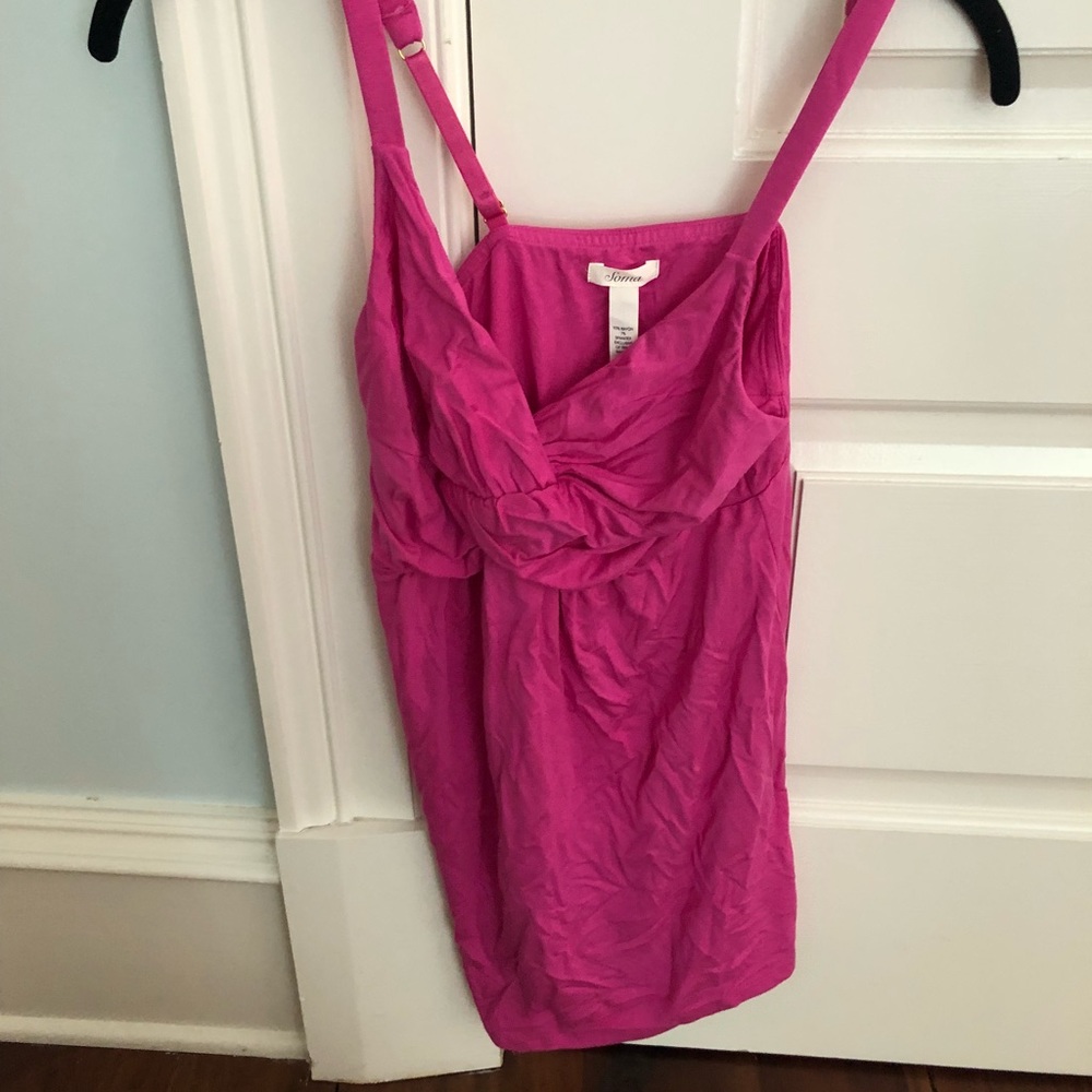 pink tank top